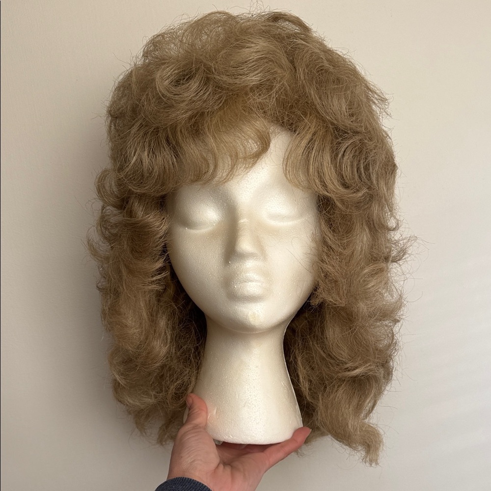 Voluminous Light Brown Wig for Women (12)